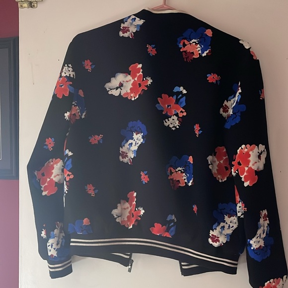 Vince Camuto jacket.  Size xs. Like new - Picture 3 of 3